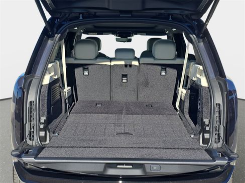 New 2025 Land Rover Range Rover Long Wheelbase SE image 13