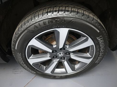 Certified 2023 Honda Pilot Touring image 15