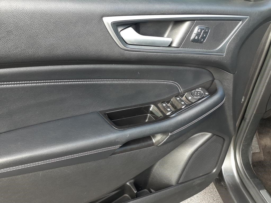 Used 2018 Ford Edge Titanium w/ Equipment Group 301A AWD/4WD image 17