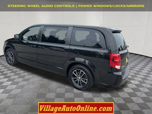 Used 2016 Dodge Grand Caravan SE FWD image 2