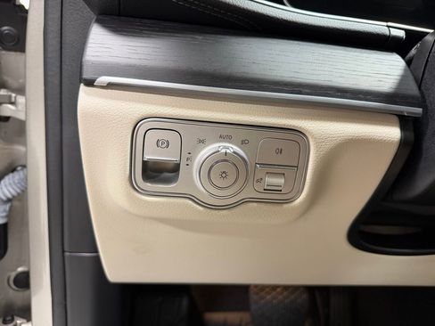 Certified 2023 Mercedes-Benz GLS 450 4MATIC image 19