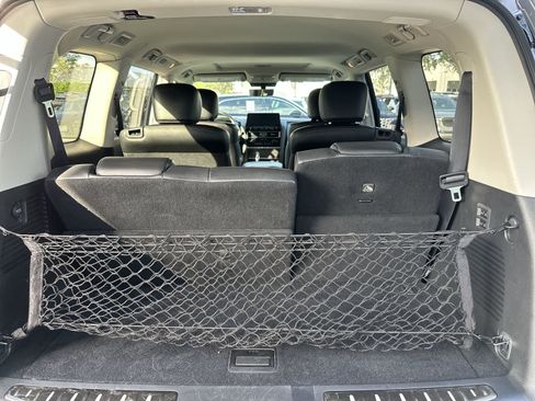 Used 2024 Nissan Armada Platinum w/ Captain's Chairs Package RWD image 17
