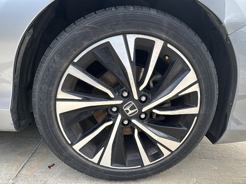 Used 2017 Honda Accord EX image 19