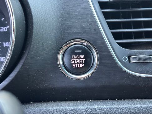 Used 2019 Kia Sedona EX FWD image 9