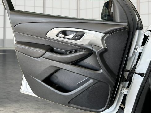 Used 2020 Chevrolet Traverse LT FWD image 19