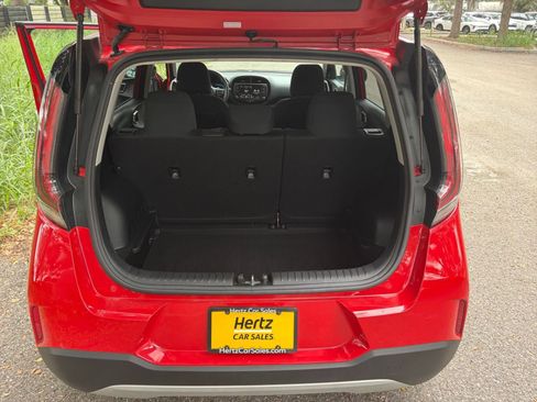 Used 2025 Kia Soul LX w/ LX Technology Package FWD image 28