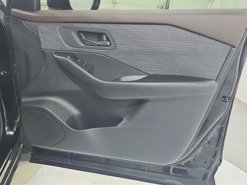 Used 2023 Nissan Rogue S AWD/4WD image 24