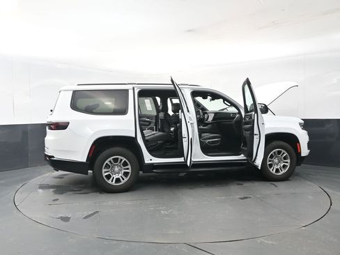 Used 2024 Jeep Wagoneer 4WD w/ Convenience Group I image 30