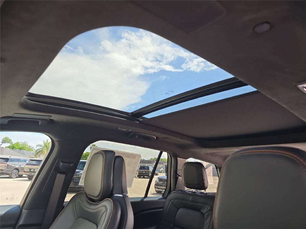 New 2026 Lincoln Aviator Black Label w/ Black Label Special Edition AWD/4WD image 23
