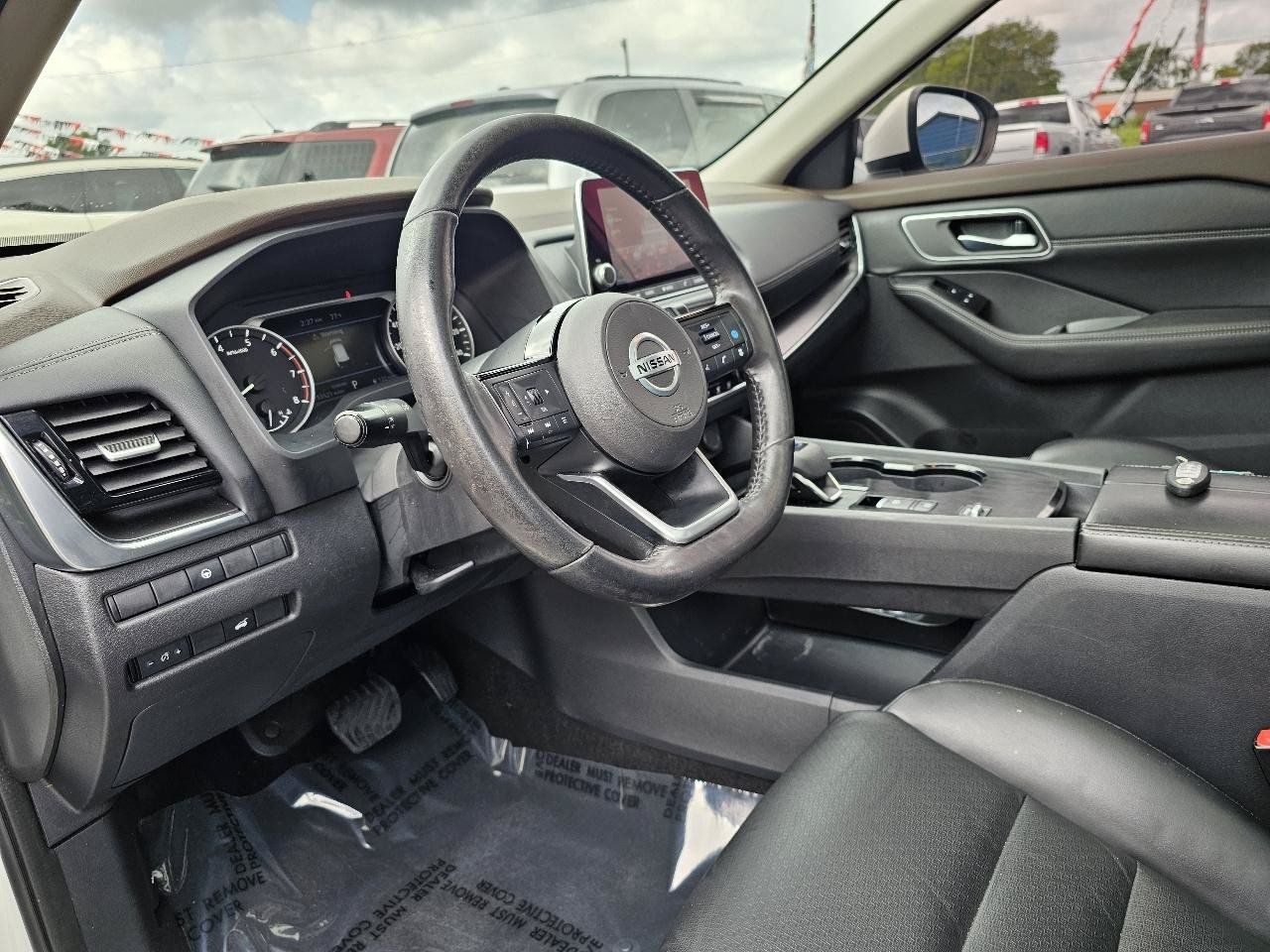 Used 2021 Nissan Rogue SV w/ Premium Package FWD image 6