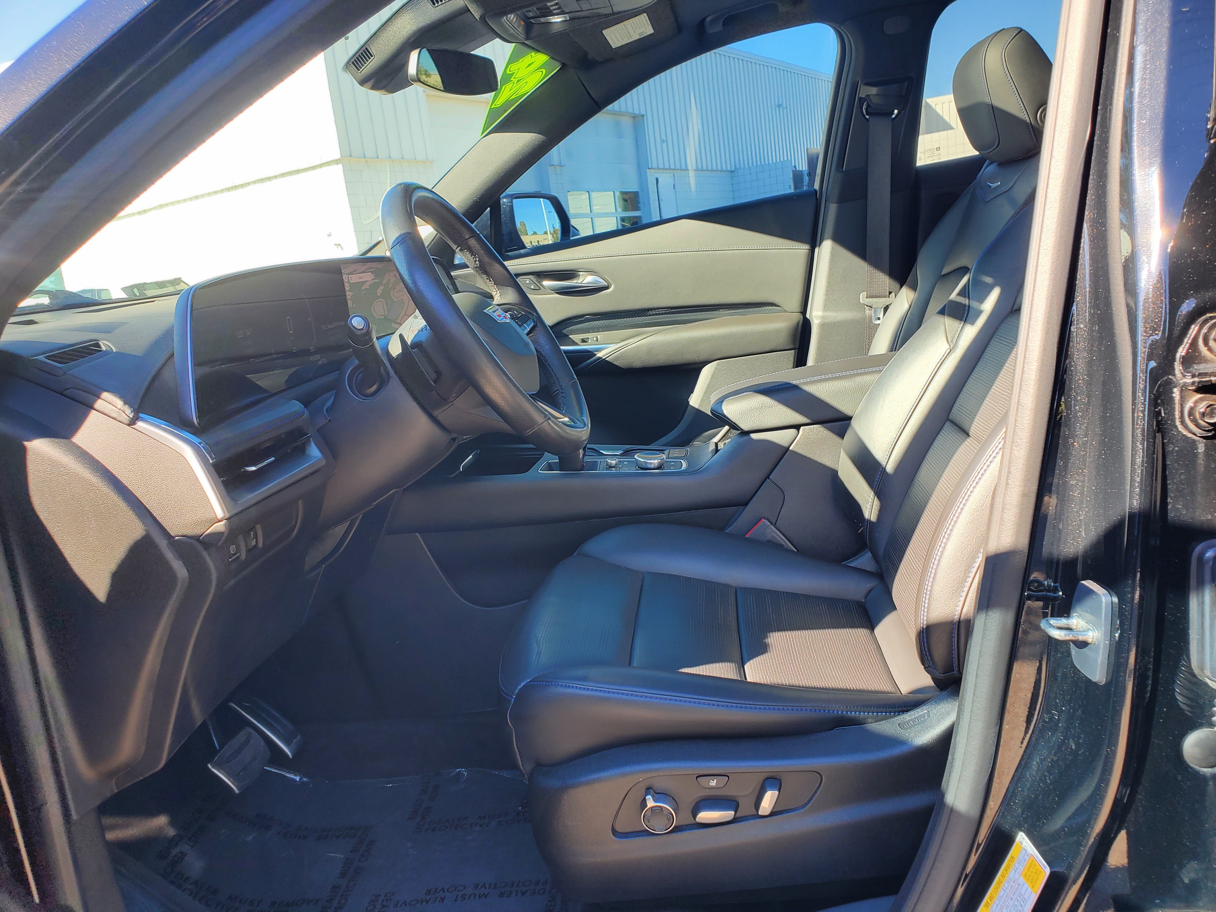 Used 2024 Cadillac XT4 Sport AWD/4WD image 9
