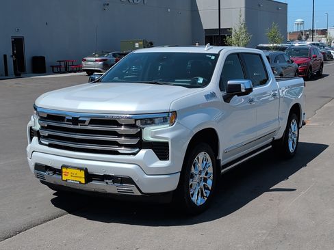 Used 2023 Chevrolet Silverado 1500 High Country w/ High Country Premium Package AWD/4WD image 2