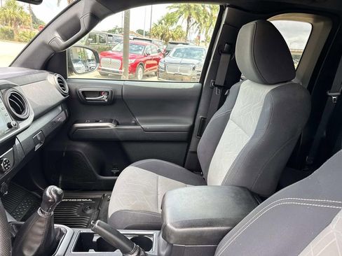 Used 2020 Toyota Tacoma TRD Sport AWD/4WD image 19