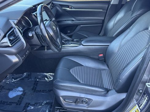 Used 2019 Toyota Camry SE image 18