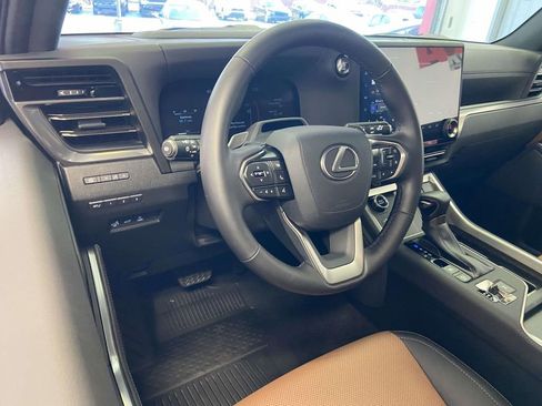 Used 2024 Lexus GX 550 w/ Accessory Package (2T) image 15