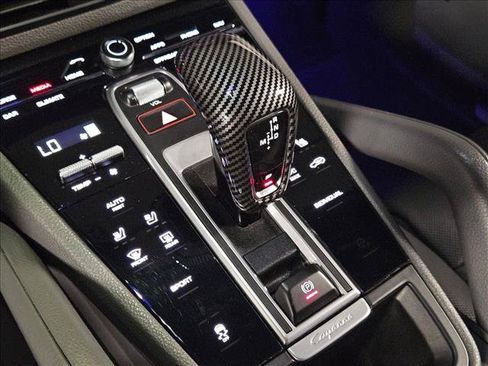 Used 2022 Porsche Cayenne Platinum Edition AWD/4WD image 12