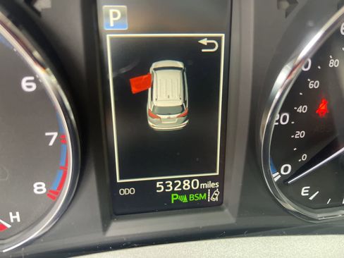 Used 2016 Toyota RAV4 Limited image 13