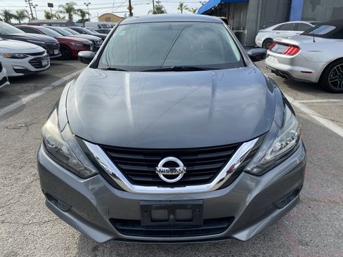 Used 2017 Nissan Altima 2.5 SR w/ Midnight Edition Package image 3