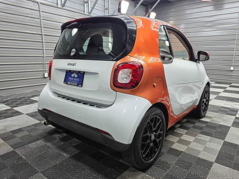 Used 2016 smart fortwo passion RWD image 6