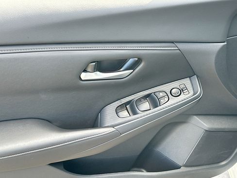 Used 2025 Nissan Sentra SV w/ Lighting Package image 17