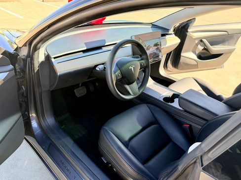 Used 2023 Tesla Model 3 Standard Range RWD image 28