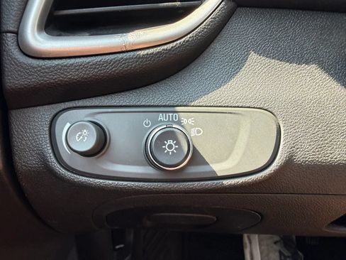 Used 2019 Chevrolet Trax LT w/ LT Convenience Package FWD image 22