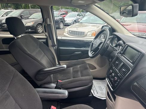 Used 2019 Dodge Grand Caravan SE image 38