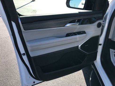 Used 2024 Jeep Wagoneer Series II image 23