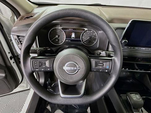 Used 2023 Nissan Rogue SV image 18