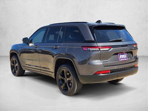 Used 2023 Jeep Grand Cherokee Altitude AWD/4WD image 8