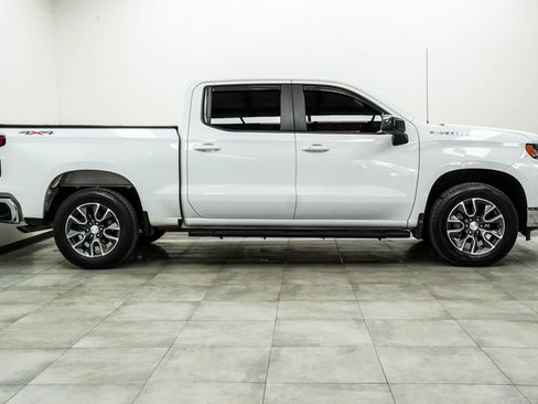 Used 2022 Chevrolet Silverado 1500 LT AWD/4WD image 10
