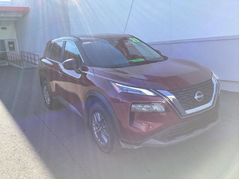 Used 2023 Nissan Rogue S image 2