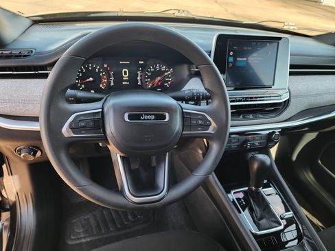 Used 2025 Jeep Compass Sport AWD/4WD image 2