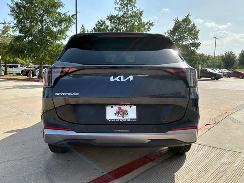 Used 2026 Kia Sportage LX FWD image 7