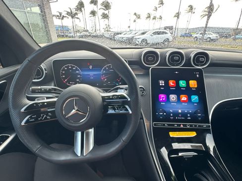 Used 2025 Mercedes-Benz GLC 300 4MATIC image 26