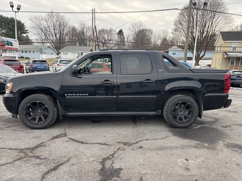 Used 2007 Chevrolet Avalanche LTZ w/ LTZ Preferred Equipment Group image 4