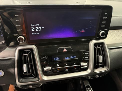 Used 2022 Kia Sorento S w/ Panoramic Sunroof Package FWD image 9