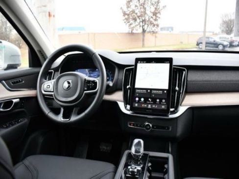 Certified 2025 Volvo XC90 B6 Plus image 16