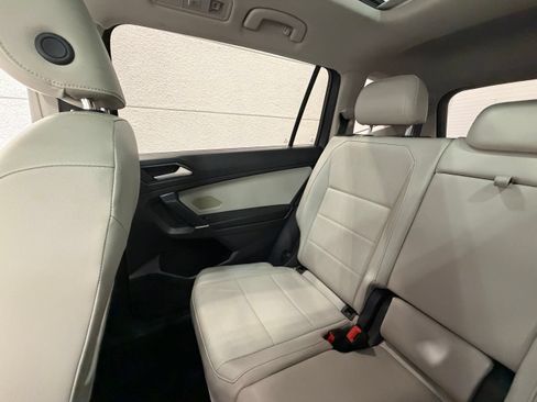 Used 2018 Volkswagen Tiguan SEL FWD image 29