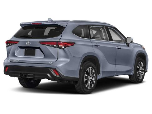 Used 2020 Toyota Highlander XLE AWD/4WD image 2