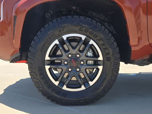 Used 2025 Toyota Tacoma TRD Sport AWD/4WD image 12