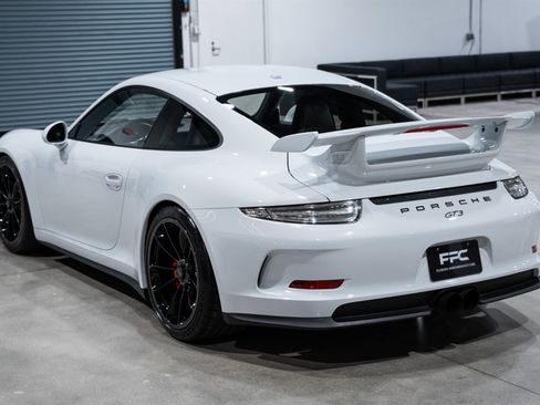 Used 2016 Porsche 911 GT3 RWD image 4