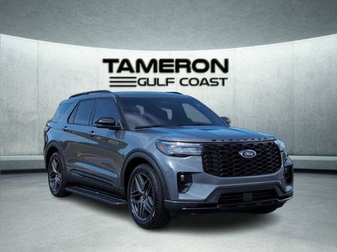 Used 2025 Ford Explorer ST RWD image 9