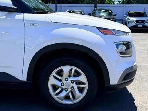 Used 2020 Hyundai Venue SEL FWD image 4