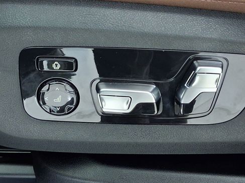New 2026 BMW X5 xDrive50e AWD/4WD image 17