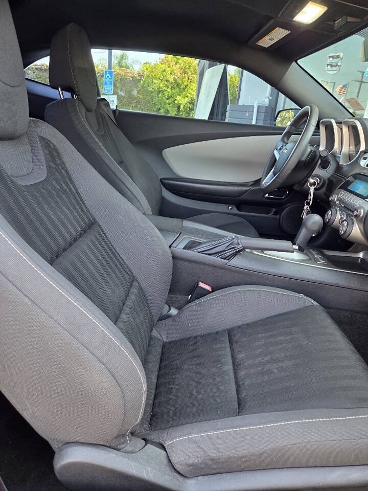 Used 2015 Chevrolet Camaro LS RWD image 31