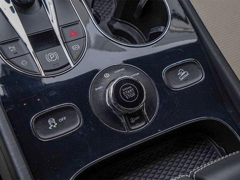 Certified 2024 Bentley Bentayga Extended Wheelbase image 33