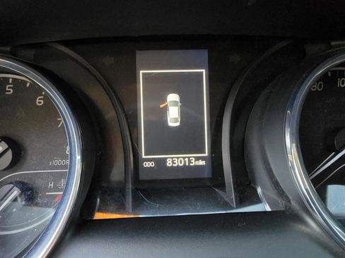 Used 2020 Toyota Camry SE image 2