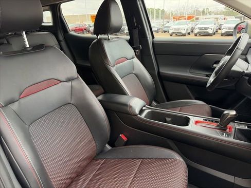Certified 2025 Nissan Kicks SR image 20