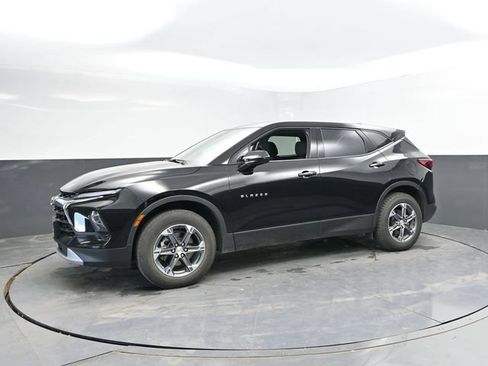 Used 2025 Chevrolet Blazer LT FWD image 9